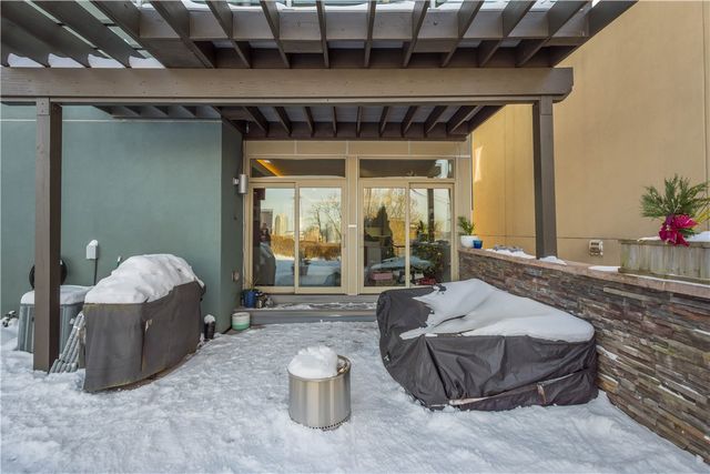 15 Bailey Park Ln, Mt Washington, PA 15210