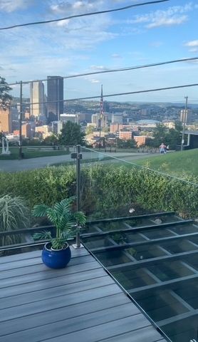 15 Bailey Park Ln, Mt Washington, PA 15210