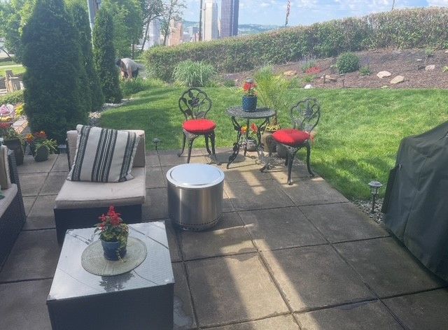 15 Bailey Park Ln, Mt Washington, PA 15210