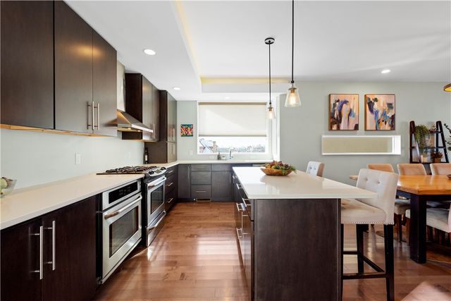 15 Bailey Park Ln, Mt Washington, PA 15210