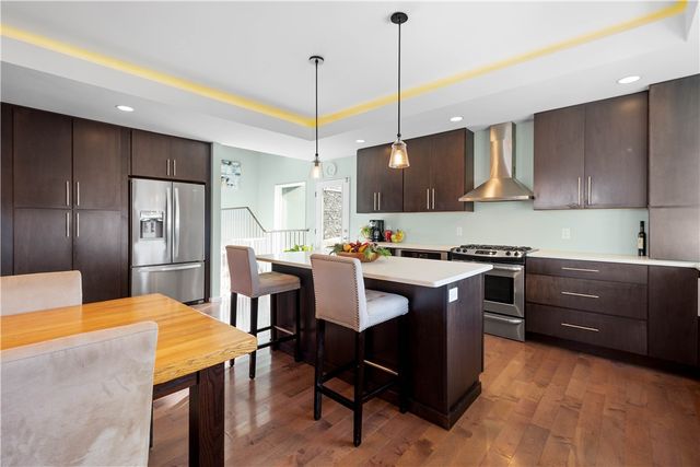 15 Bailey Park Ln, Mt Washington, PA 15210