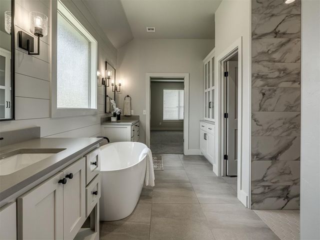 4301 Hunter Glen Drive, Oklahoma City, OK 73179