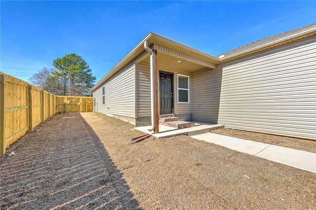 990 S Morningside Drive, Fayetteville, AR 72701