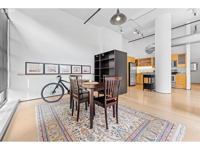 1400 Nw IRVING St 114, Portland, OR 97209