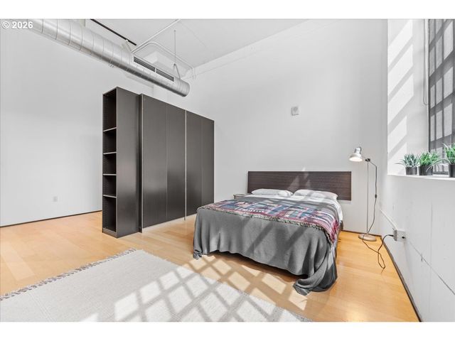 1400 Nw IRVING St 114, Portland, OR 97209