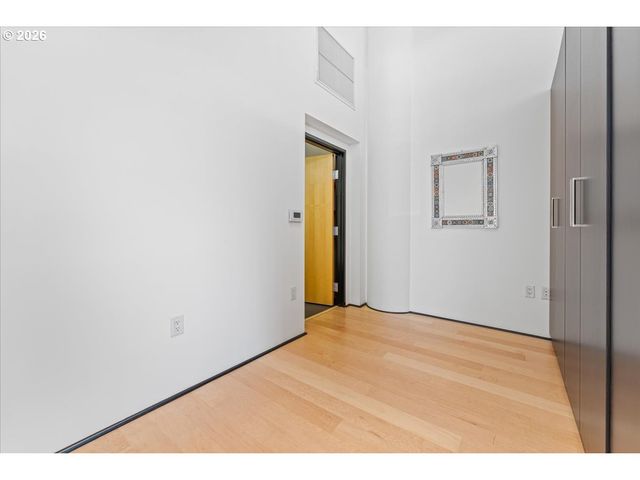 1400 Nw IRVING St 114, Portland, OR 97209
