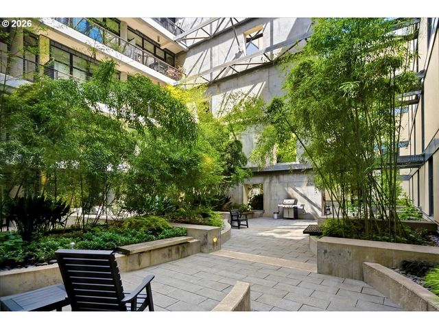 1400 Nw IRVING St 114, Portland, OR 97209