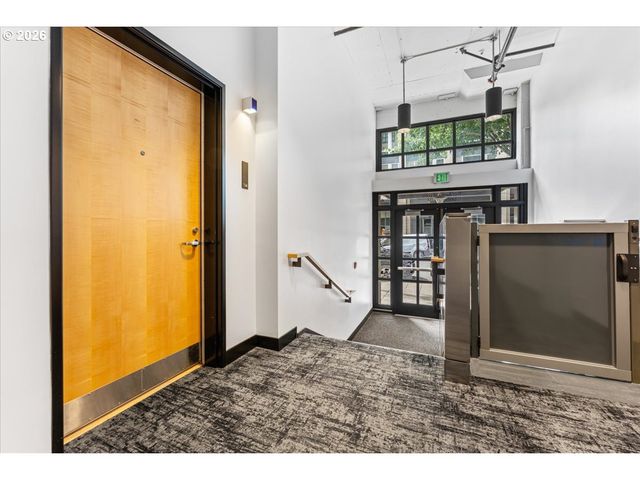 1400 Nw IRVING St 114, Portland, OR 97209