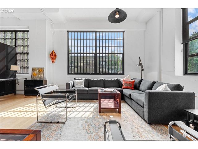 1400 Nw IRVING St 114, Portland, OR 97209