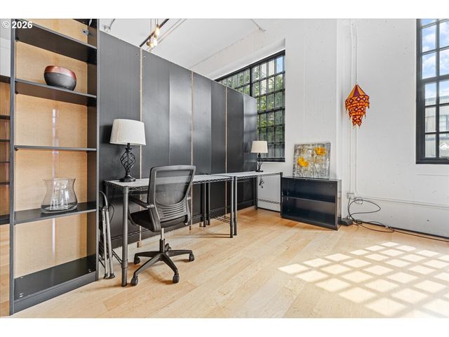 1400 Nw IRVING St 114, Portland, OR 97209
