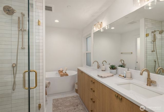 13728 NE 101st Street, Kirkland, WA 98033