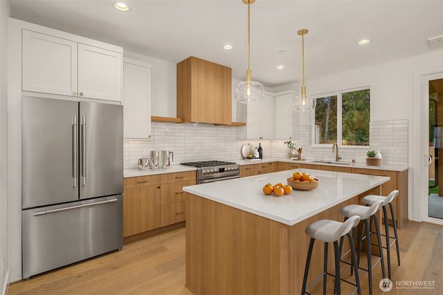 13728 NE 101st Street, Kirkland, WA 98033