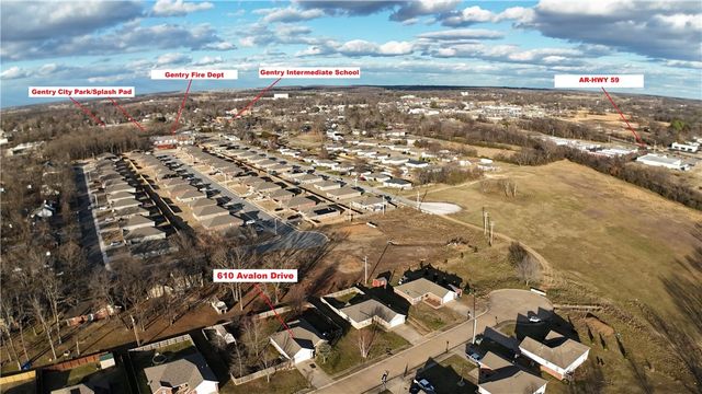 610 Avalon Drive, Gentry, AR 72734