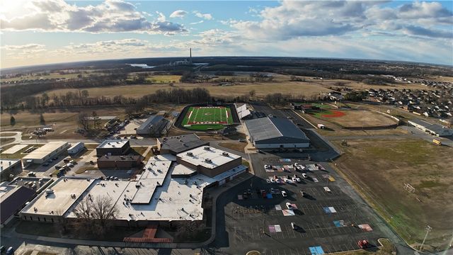 610 Avalon Drive, Gentry, AR 72734