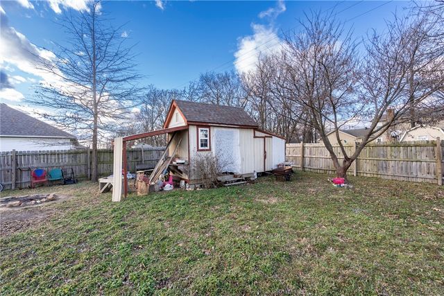 610 Avalon Drive, Gentry, AR 72734