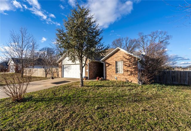 610 Avalon Drive, Gentry, AR 72734
