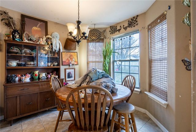 610 Avalon Drive, Gentry, AR 72734