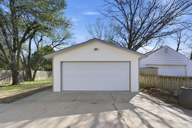 636 N Pershing Ave, Wichita, KS 67208