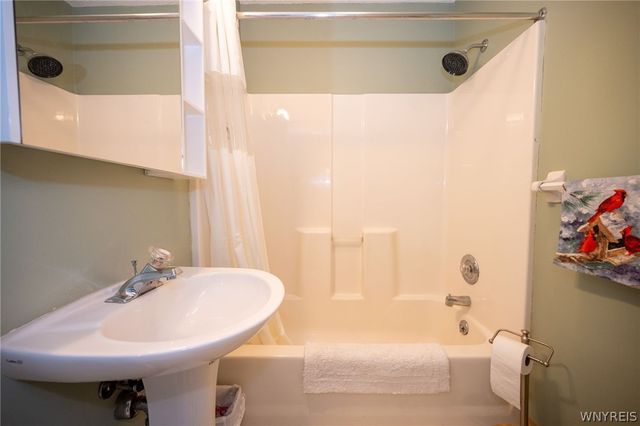 4746 Bay View Road, Hamburg, NY 14075