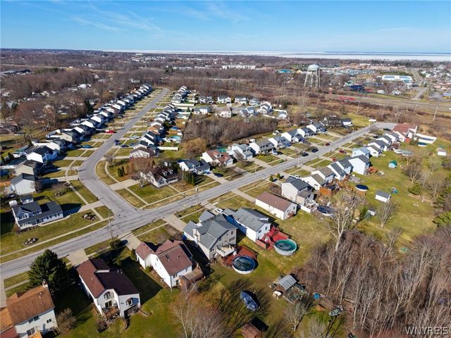 4746 Bay View Road, Hamburg, NY 14075