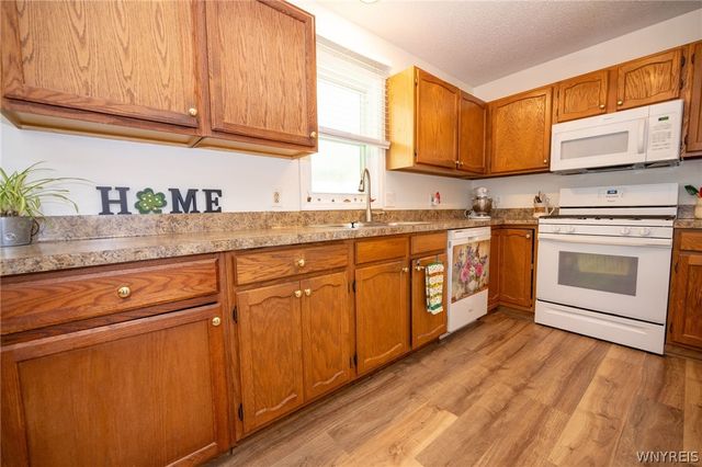 4746 Bay View Road, Hamburg, NY 14075