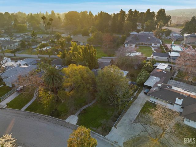 3314 La Cresta Drive, Bakersfield, CA 93305