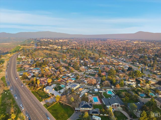 3314 La Cresta Drive, Bakersfield, CA 93305