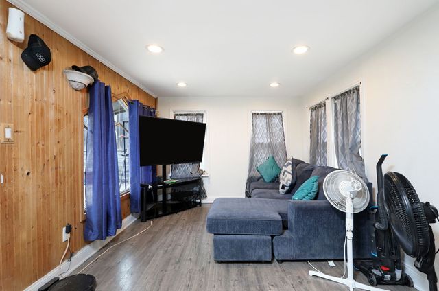 5902 Boston Avenue, Des Moines, IA 50322