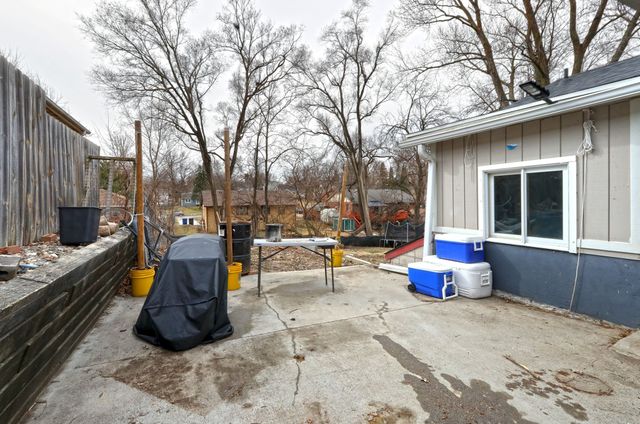 5902 Boston Avenue, Des Moines, IA 50322