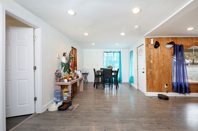 5902 Boston Avenue, Des Moines, IA 50322