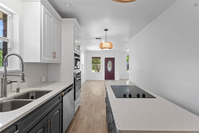 1107 S Waverly Drive, Dallas, TX 75208
