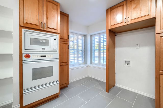 803 Park Place Boulevard, Midlothian, TX 76065