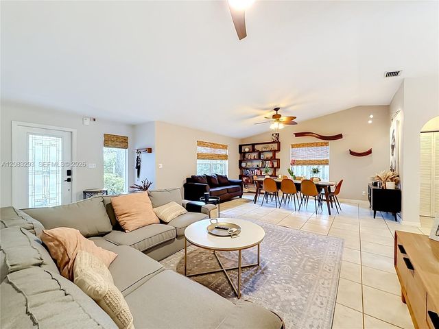 4271 NW 20th Avenue, Oakland Park, FL 33309