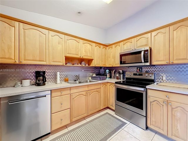 4271 NW 20th Avenue, Oakland Park, FL 33309