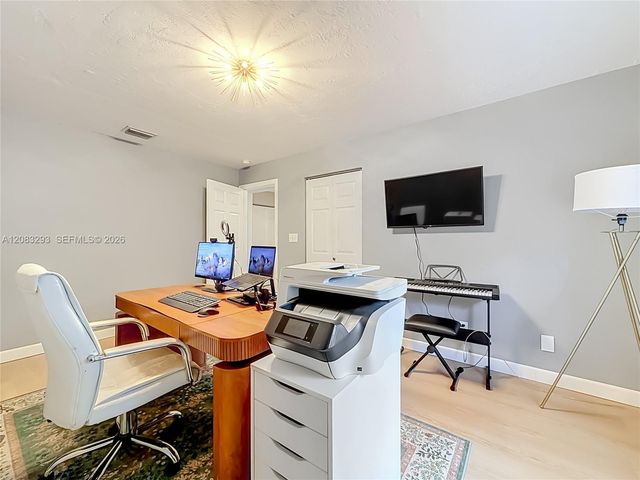 4271 NW 20th Avenue, Oakland Park, FL 33309
