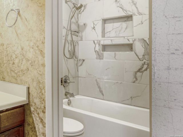 9714 Bay View Dr, San Antonio, TX 78239