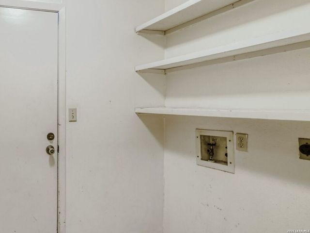 9714 Bay View Dr, San Antonio, TX 78239