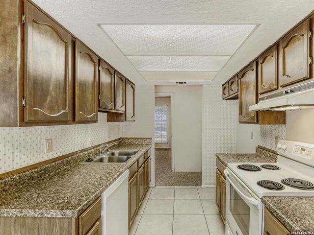 9714 Bay View Dr, San Antonio, TX 78239