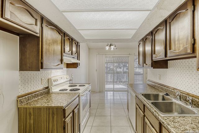 9714 Bay View Dr, San Antonio, TX 78239