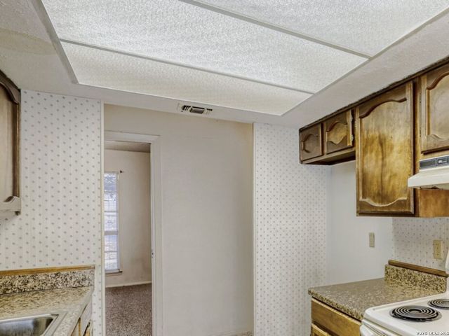 9714 Bay View Dr, San Antonio, TX 78239