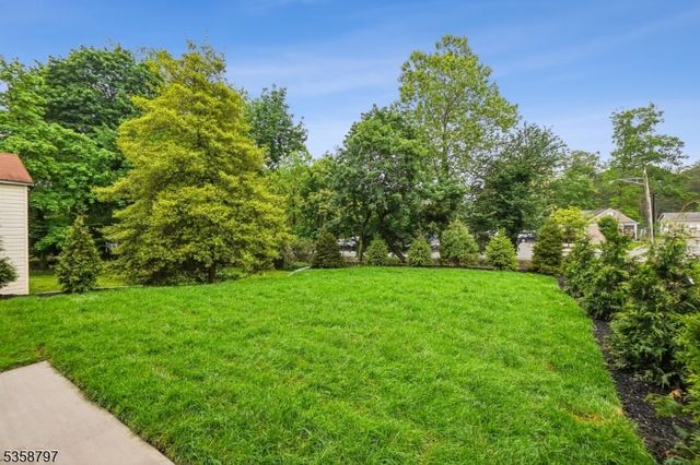86 Ashwood Ave, Summit City, NJ 07901