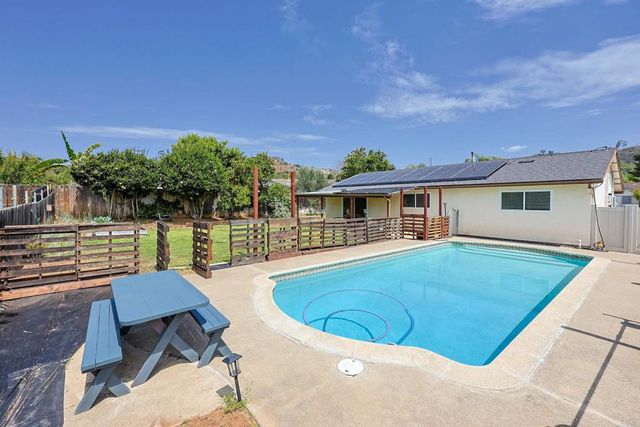 1127 Paula Way, Escondido, CA 92027