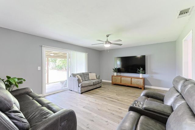 1127 Paula Way, Escondido, CA 92027
