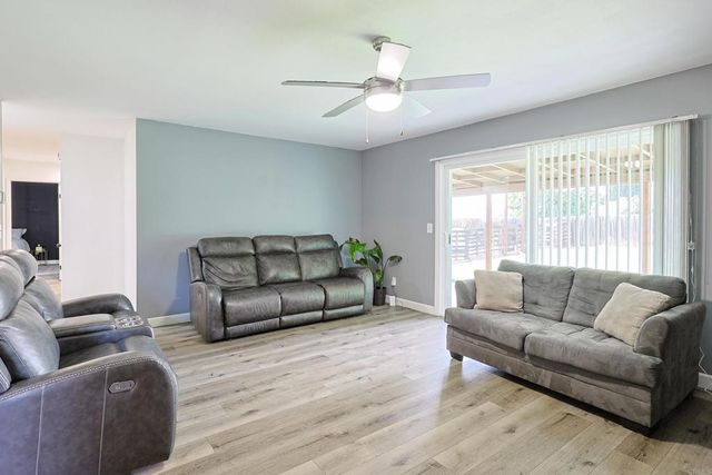 1127 Paula Way, Escondido, CA 92027