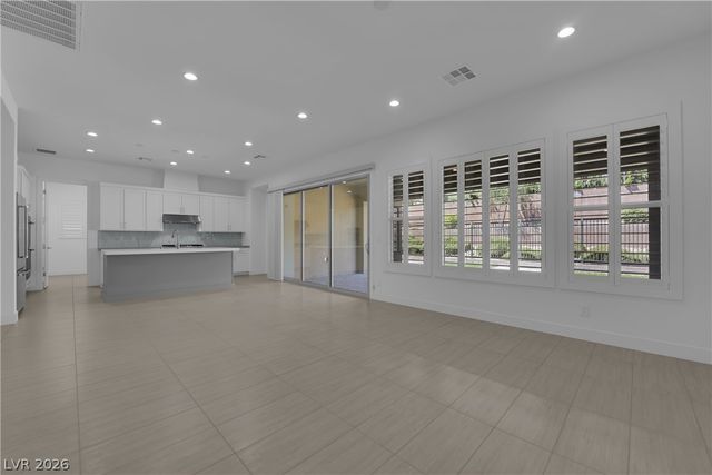 6677 Regency Stone Way, Las Vegas, NV 89148