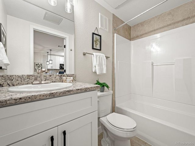 725 Elmhurst Drive 208, Highlands Ranch, CO 80129