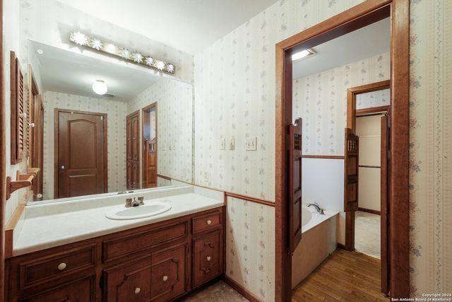 0 FM 2200, Devine, TX 78016