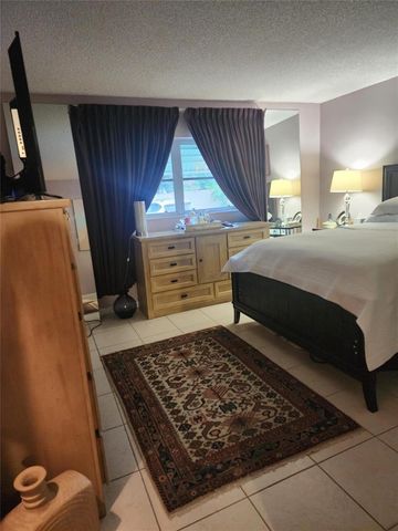 804 SE 7th Street 101, Deerfield Beach, FL 33441