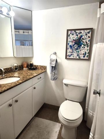 804 SE 7th Street 101, Deerfield Beach, FL 33441