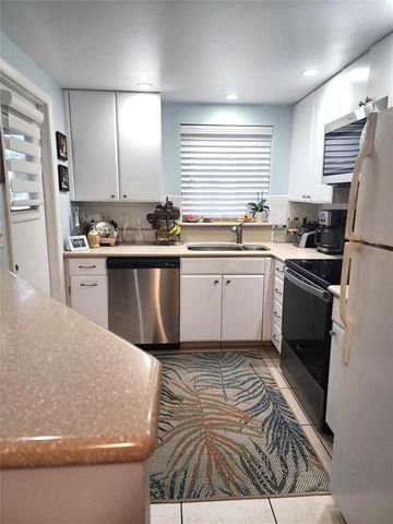804 SE 7th Street 101, Deerfield Beach, FL 33441